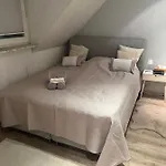 Sandys-beachhouse Rheinenergie Stadion -16 Fahrminuten Koeln Abtei Brauweiler Business Kueche Klima Parken Relax Travel Work * Pulheim
