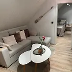 Sandys-beachhouse Rheinenergie Stadion -16 Fahrminuten Koeln Abtei Brauweiler Business Kueche Klima Parken Relax Travel Work * Pulheim